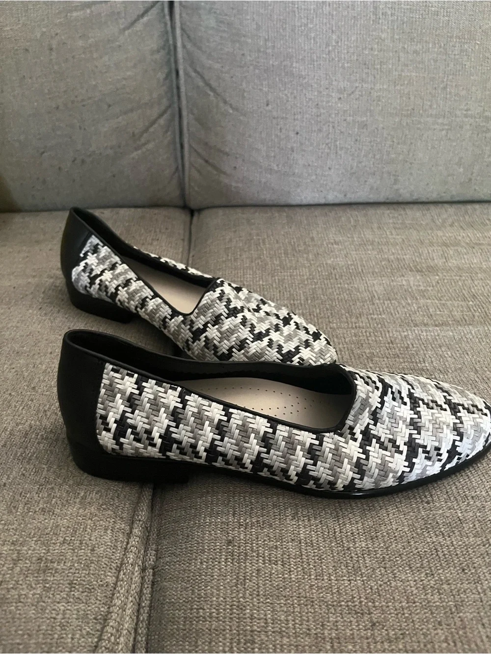 Trotters Black and White Woven Houndstooth Flats